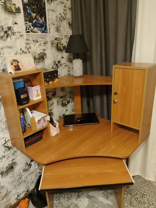 Продам компьютерный стол