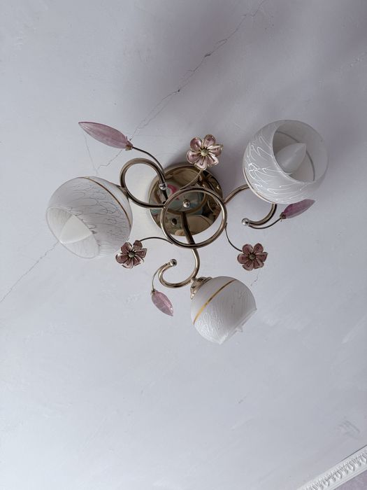 Продам люстры не дорого