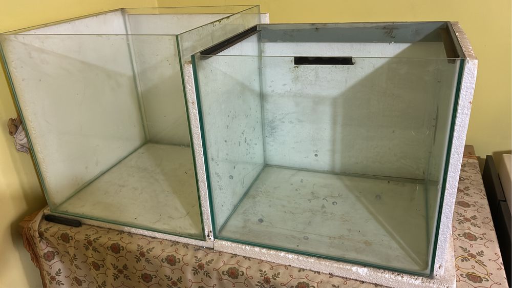 Acvarii cu dulap sau simple