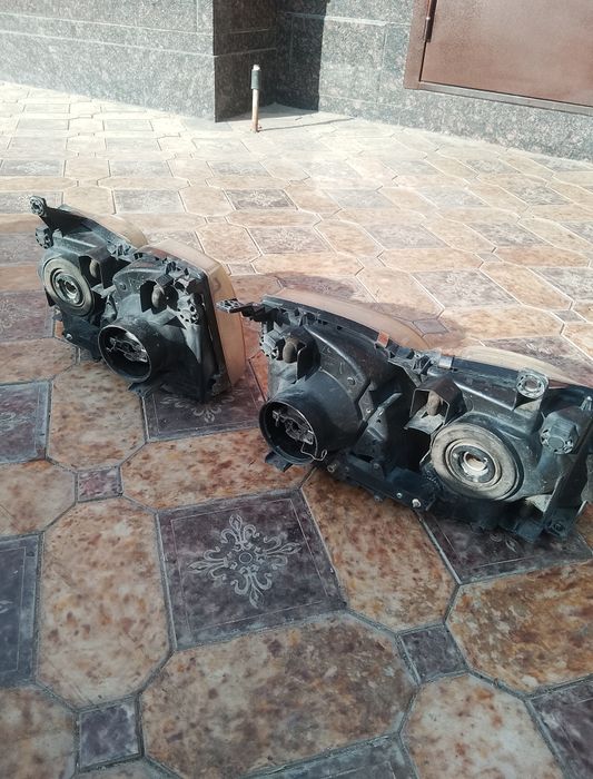 Фары от Lexusa 470.