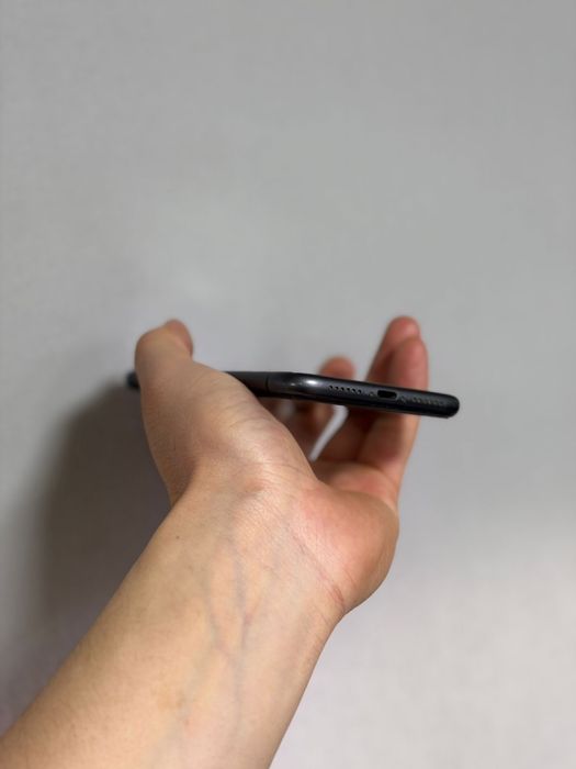 Продам Айфон 11  128 гб