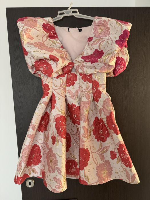 Rochie Asos Luxe roz cu flori