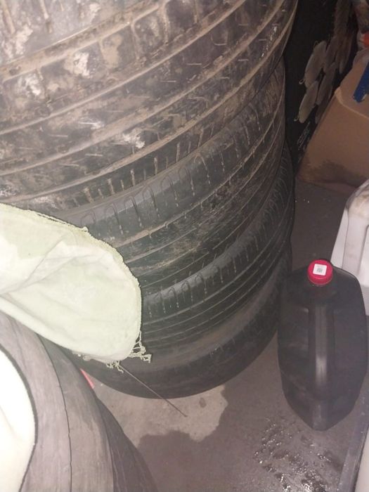 Продаются 4 шины 235/55 R17