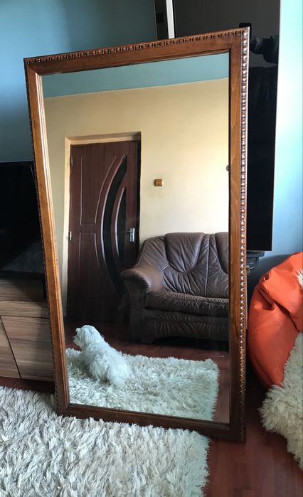 Oglinda veche cu rama din lemn masiv