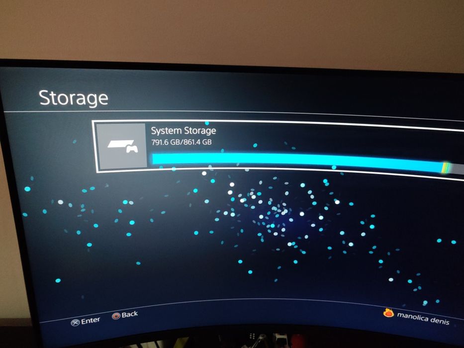 Play Station 4 pro 1tb +2 manete și un joc