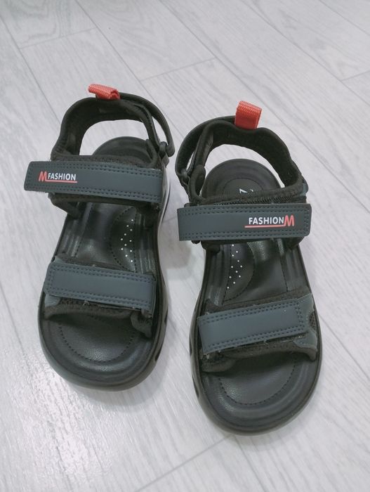 Продам детские сандали