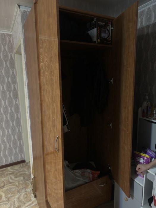 Продам 2 шкафа( объединяются в большой)
