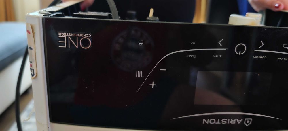 Centrală termică Ariston Genus One defectă