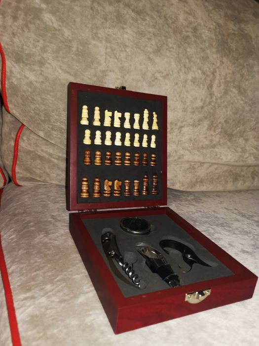 Подаръчен комплект за вино с шах
