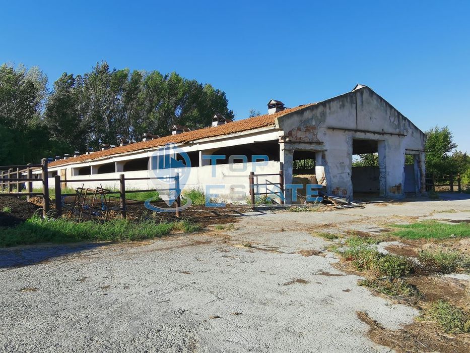 Продава се Промишлена сграда в с. Ресен, Област Велико Търново - 1740 кв.м за 84 €/кв.м - Снимка #1