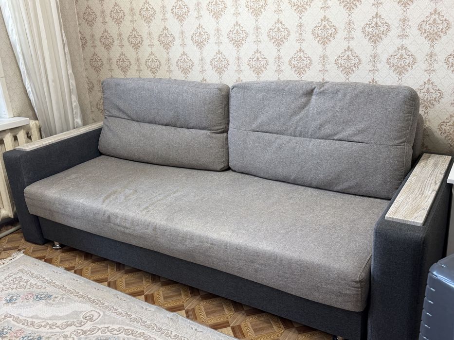 Диван в хорошем состоянии.