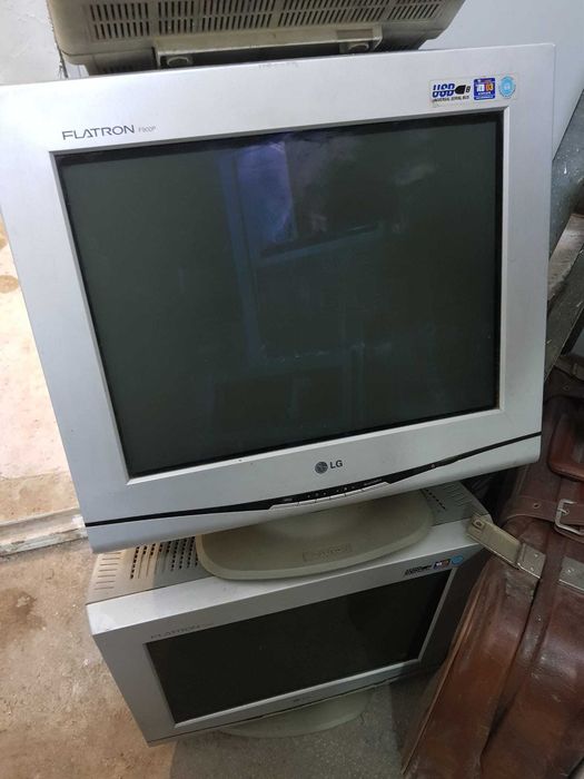 Monitor tub COMPAQ 7550/ AOC 19'' CRT 9K+ Plat (Flat) TCO2003 F1995+ 1600x1200/ 21" Hitachi CM823F QXGA 2048x1536/ IBM P77/ NOKIA MULTIGRAPH 446xPRO