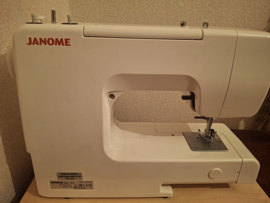 Швейная машина Janome