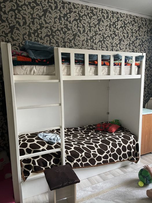 Продам двухярусную кровать