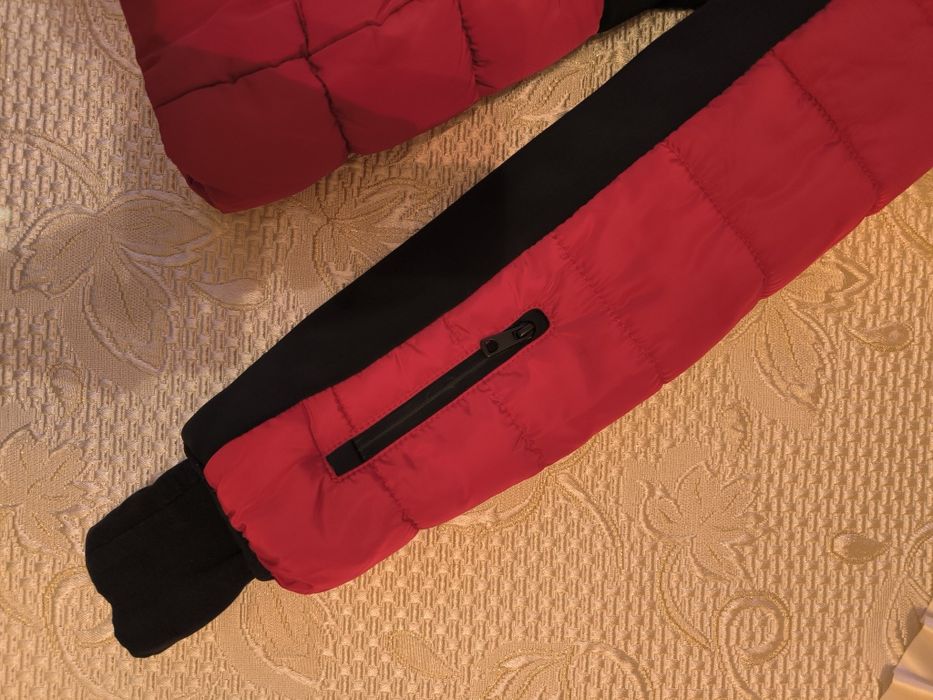 Червено зимно яке