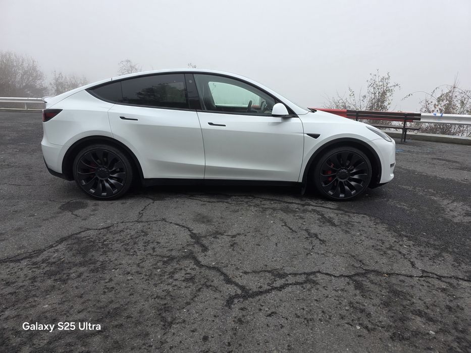 Tesla model y performance