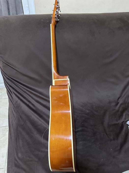 Срочно срочно! Продается акустическая гитара Adagio