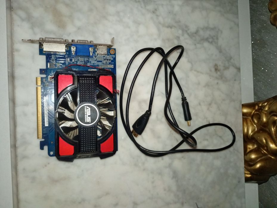 Vând placa video gt730 2gb plus hdmi