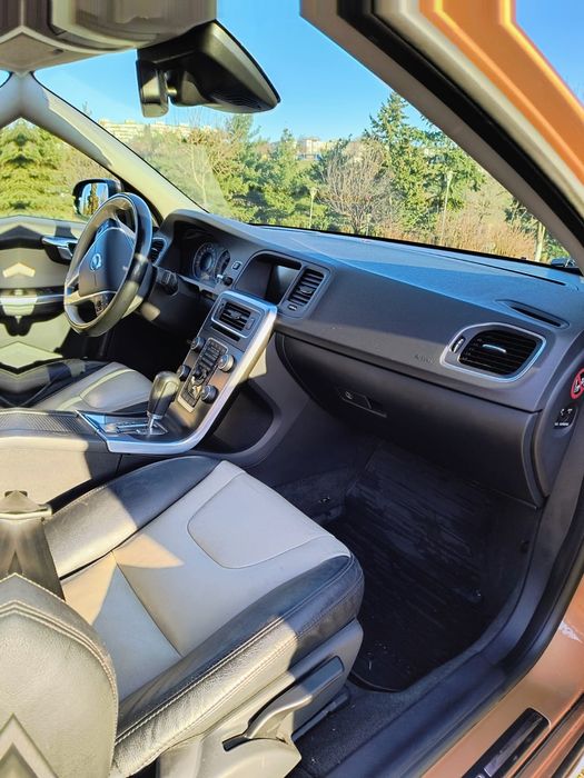 Volvo S60 R Design an 2011 2.0 automat 5 pistoane
