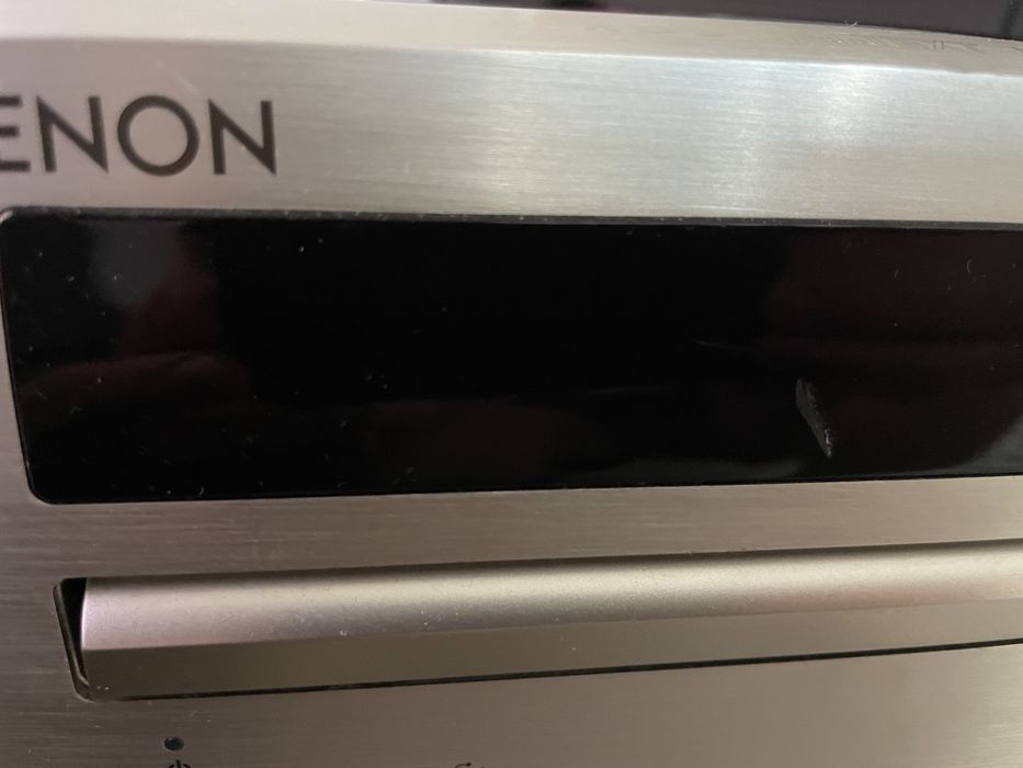 CD RECEIVER Denon RCD-M40, în stare bună de funcționare, cu telecomandă originală.