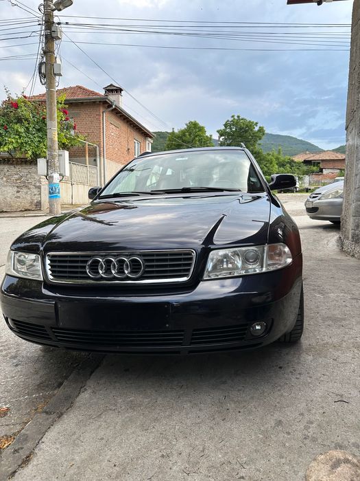 Продавам Ауди а4