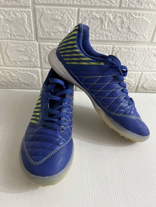 Бутсы футбольные