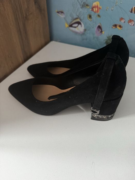 Продам туфли замш