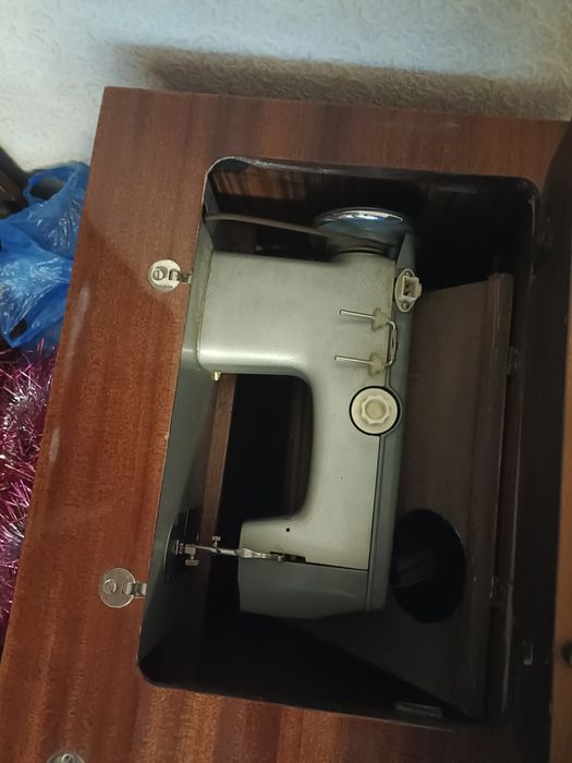 Продаю швейную машинку