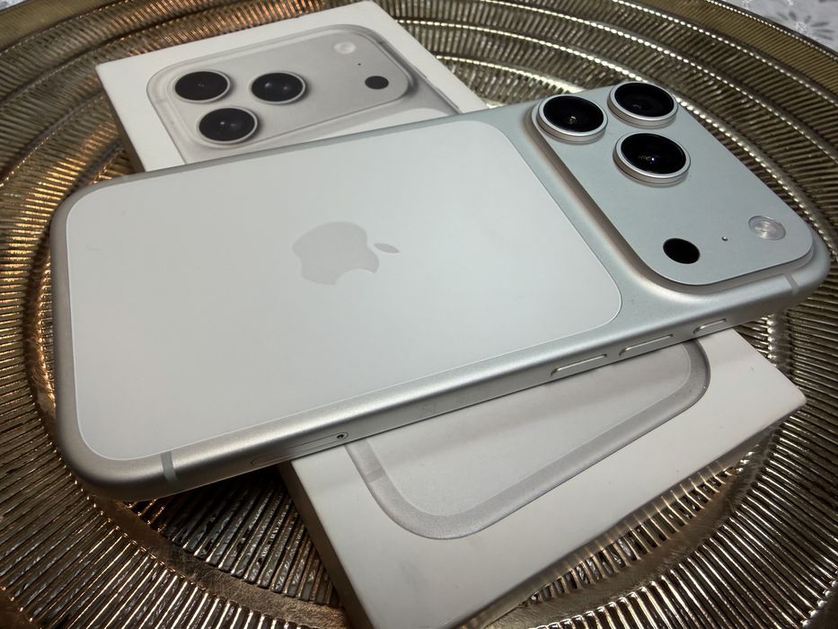 iPhone 17 Pro Silver 512GB - перфектен