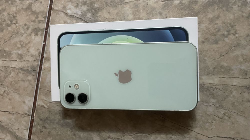 Айфон 12 64 гб срочно