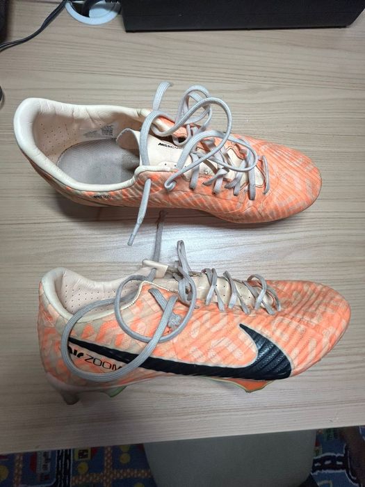 Продам бутсы  академки (39-40)