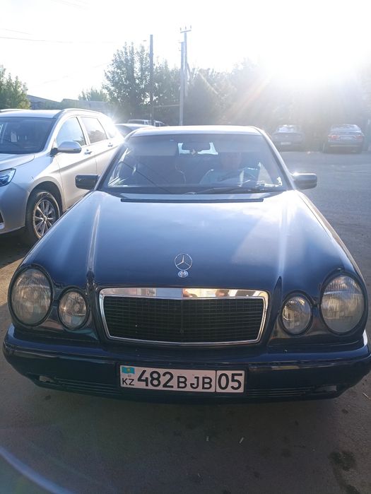 Авто Мерседес 210