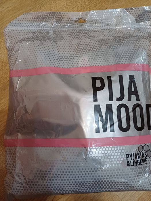 Нова, луксозна пижами н. Л