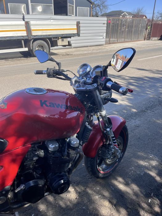Kawasaki ZR-7 750 – 4 cilindri, sunet sport, evacuare Mivv