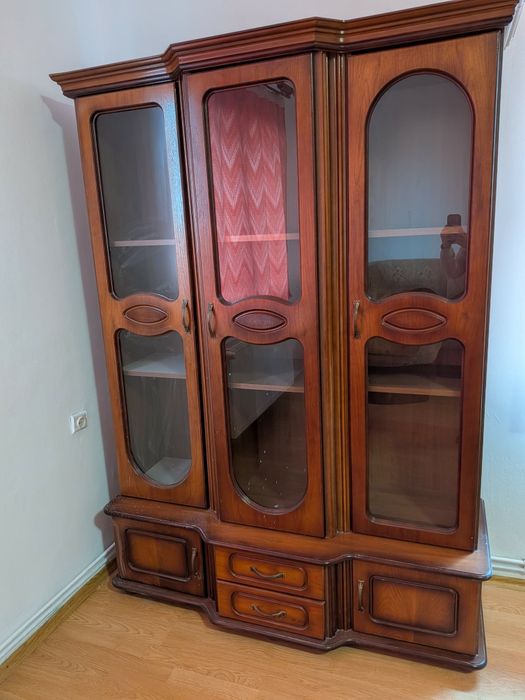 Vând bibliotecă în stare bună