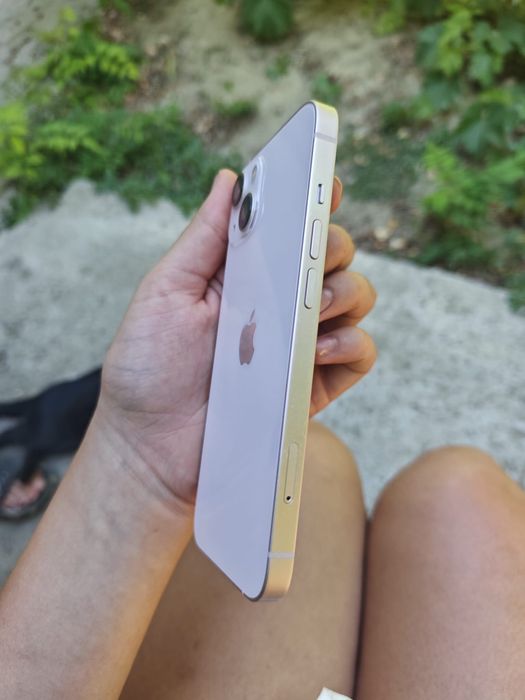 Vand Iphone 13 in perfecta stare
