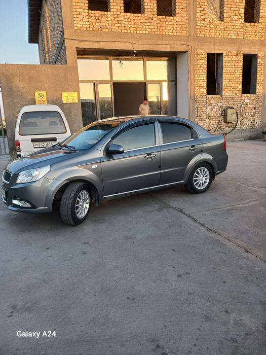 Продаётся срочно авто нексия 3 2 позиция