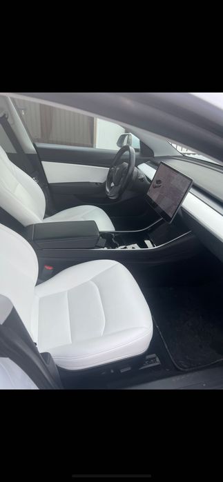 Тесла под наем 180 на ден