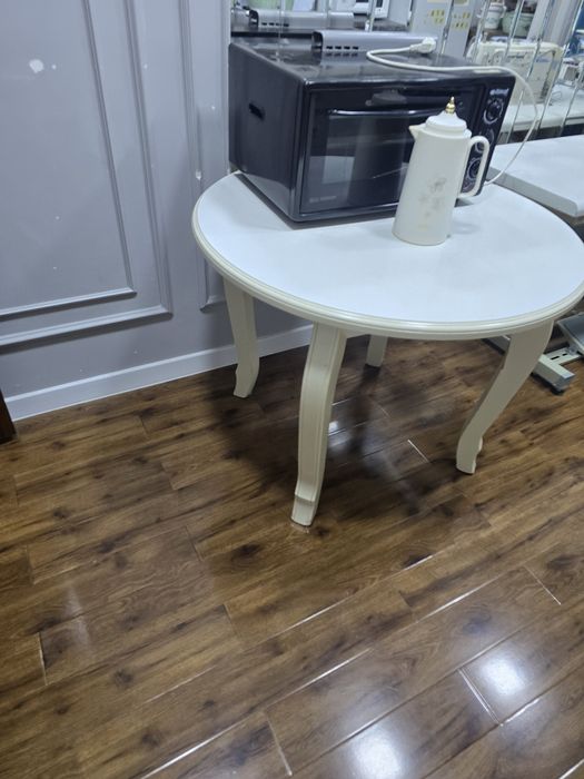 Стол из натурального дерева