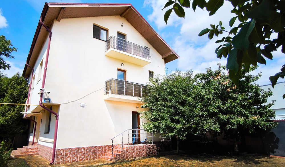 Proprietar vând casă spațioasă Otopeni, acces direct DN1