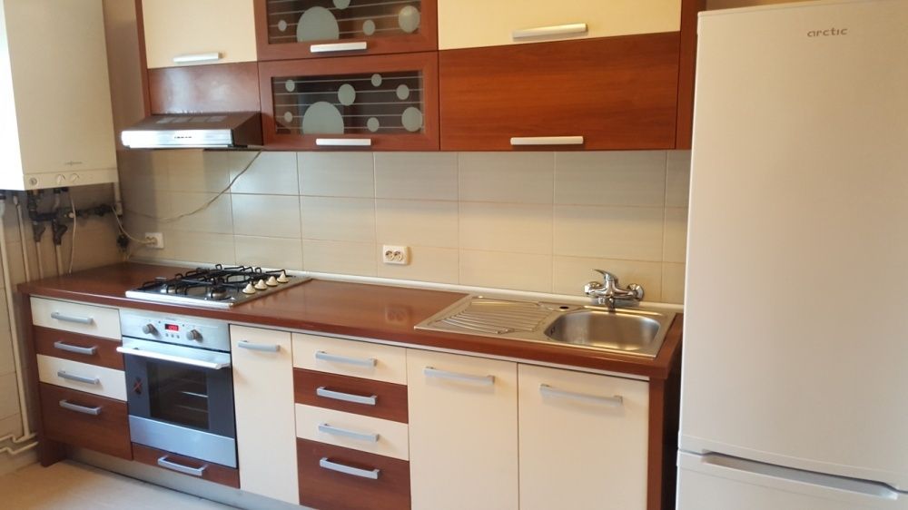 Persoana fizica inchiriez apartament 3 camere, decomandat, zona Iulus Mall FSEGA,strada Slatina,Marasti,