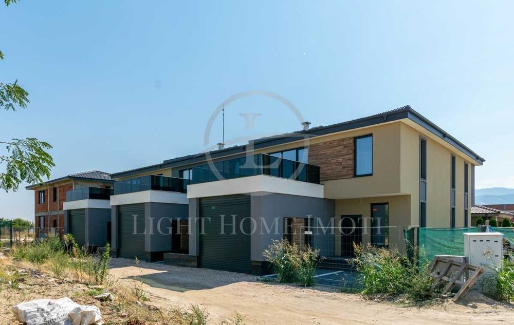 Реф. 2741 Уникална двуетажна къща с двор гараж и паркомясто Беломорски