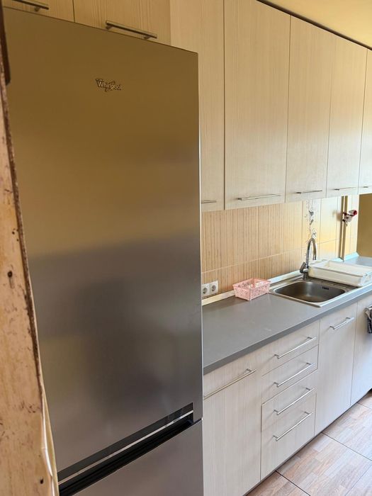 Închiriez apartament 3 camere