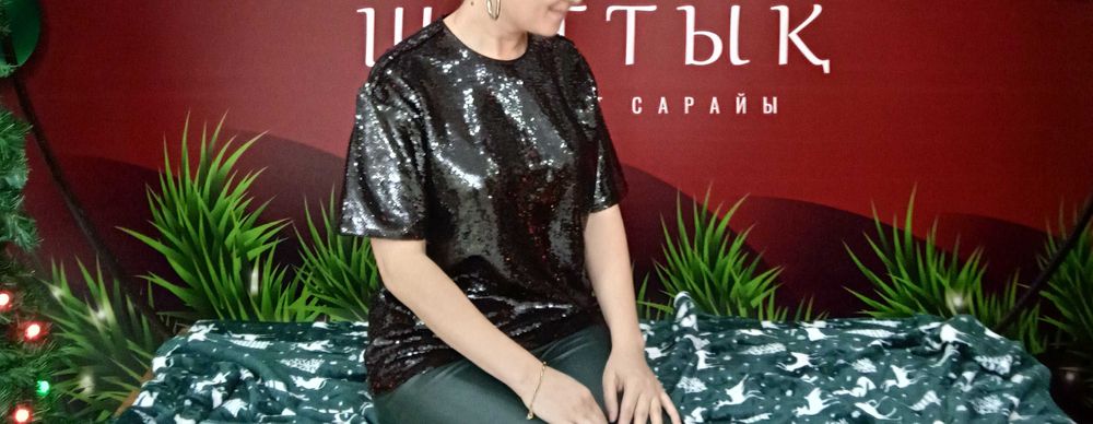 Кофта с пайетками