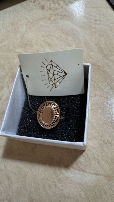 Кольцо золотое на подарок