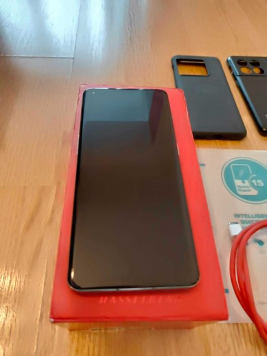 OnePlus 10 Pro 12GB RAM / 256GB – stare foarte bună + 2 huse + 2 folii