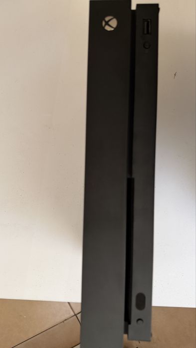 Xbox  One X 1TB+Controller