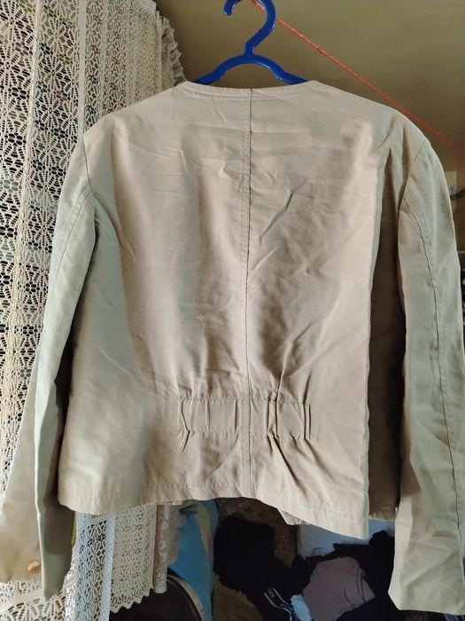 Продаю женскую лёгкую питжак в отличном состоянии