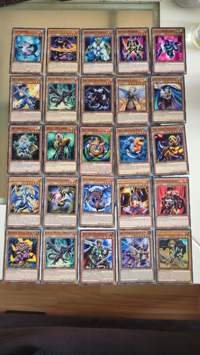 Продавам оригинални Yugioh карти