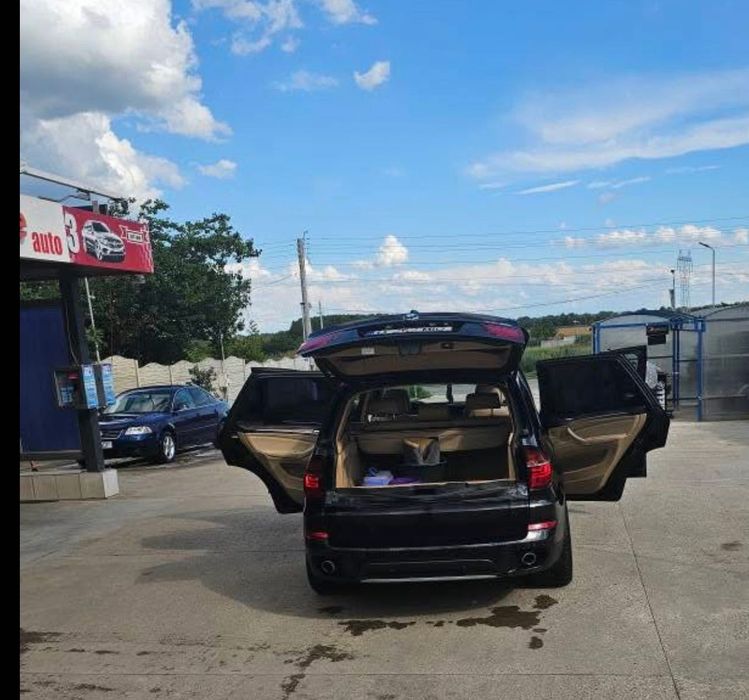 Vand bmw x5 2011 3.0d,foarte bine întreținut, fiscal pe loc preț in euro,negociabil in limită bunului simț